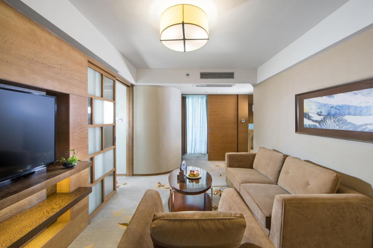 The La Hotel 新世界伟瑞酒店 Shenzhen Exterior photo