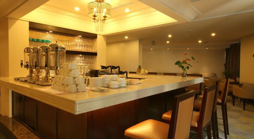 The La Hotel 新世界伟瑞酒店 Shenzhen Exterior photo